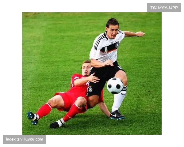 克洛泽分析对手高压逼抢战术并聚焦马基耶夫出场疑问